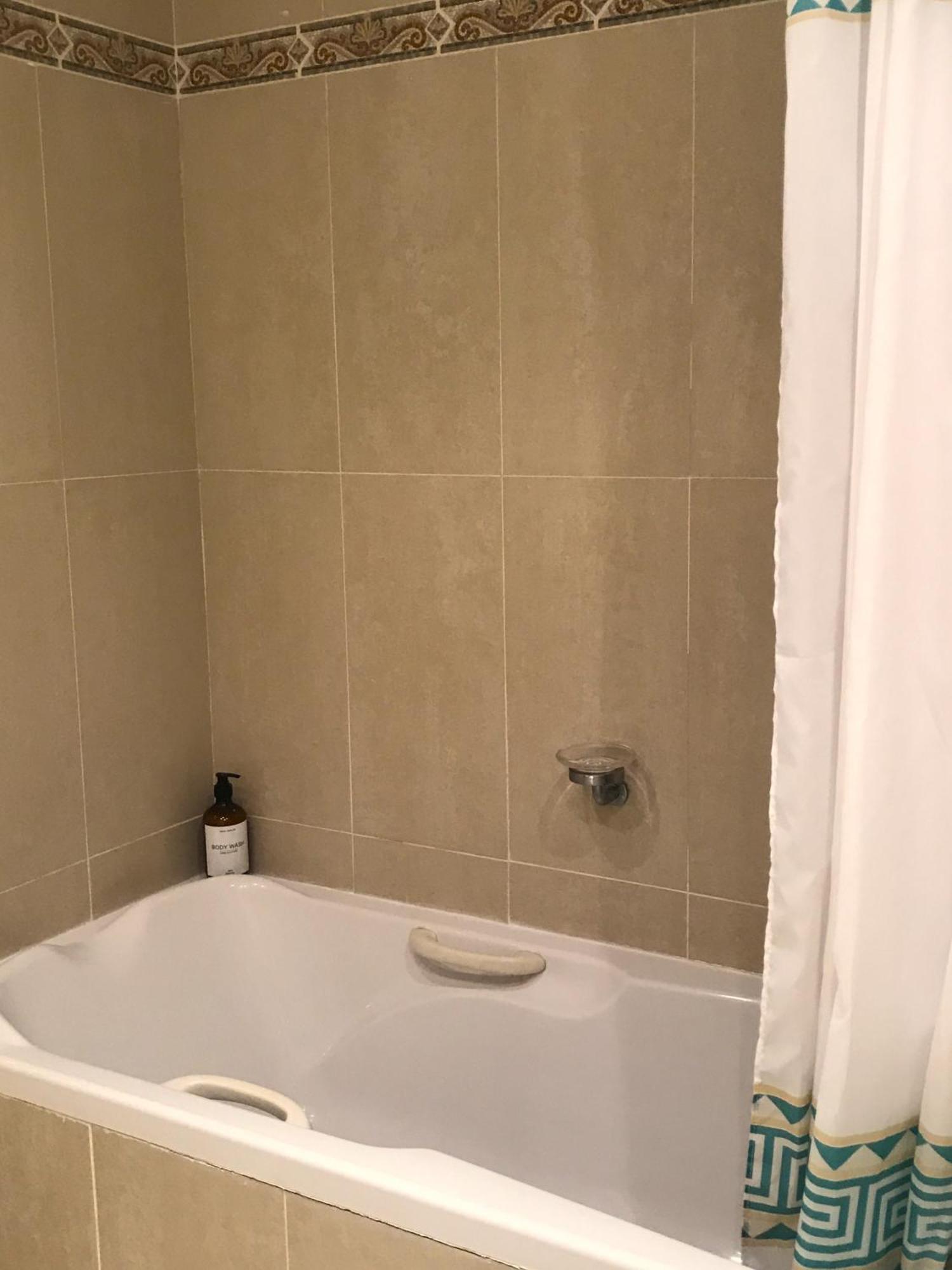 Habitacion Deluxe Con Bano Privado En Atalaya Apartagolf, Естепона Екстериор снимка