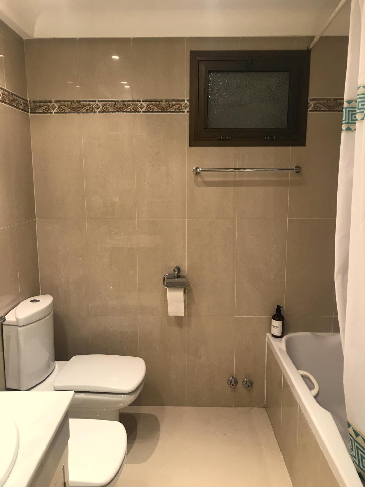 Habitacion Deluxe Con Bano Privado En Atalaya Apartagolf, Естепона Екстериор снимка
