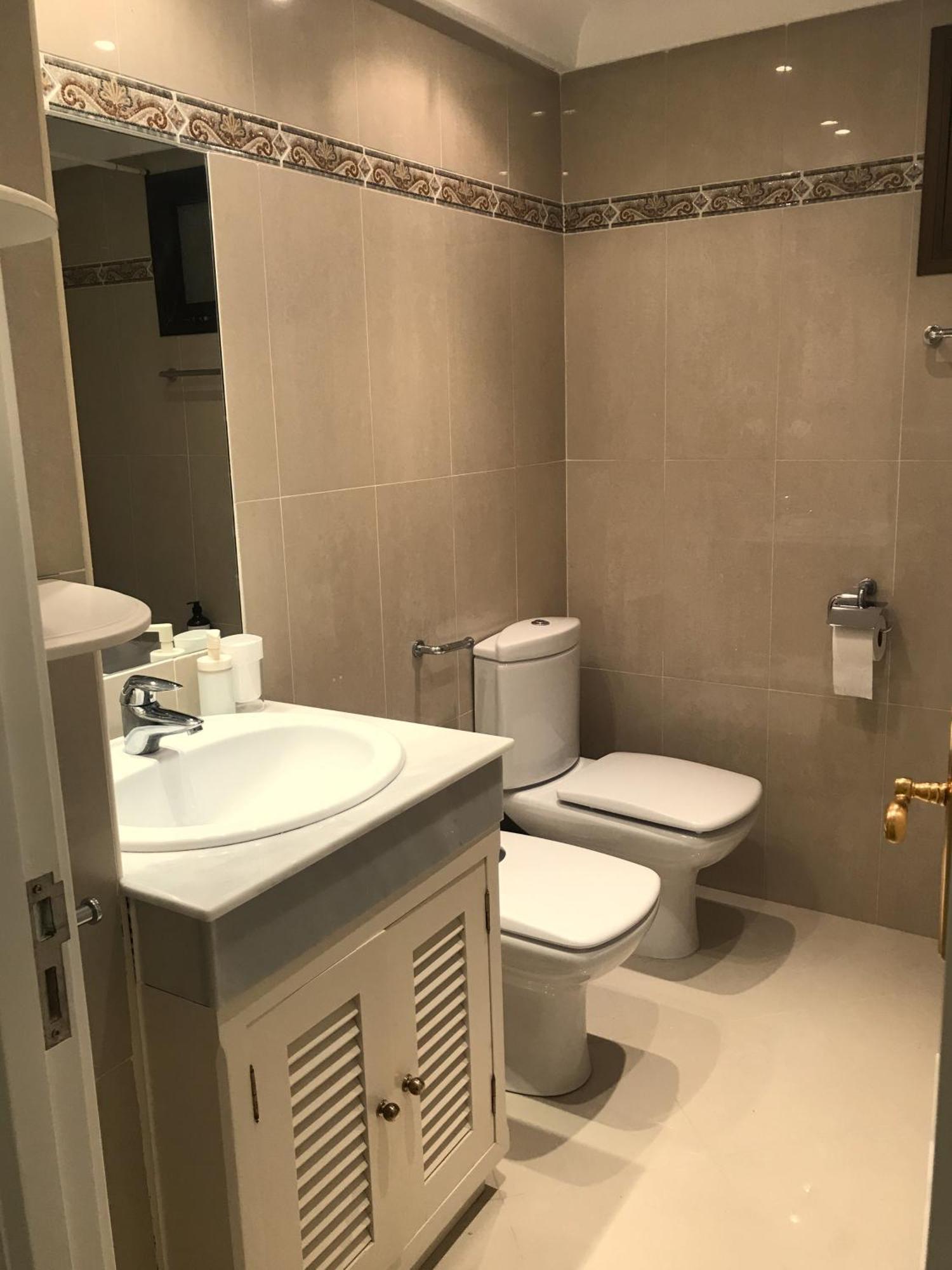 Habitacion Deluxe Con Bano Privado En Atalaya Apartagolf, Естепона Екстериор снимка