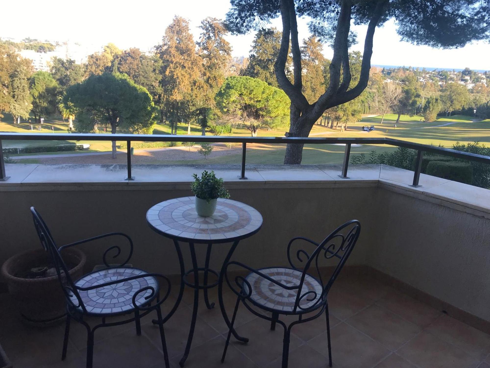 Habitacion Deluxe Con Bano Privado En Atalaya Apartagolf, Естепона Екстериор снимка